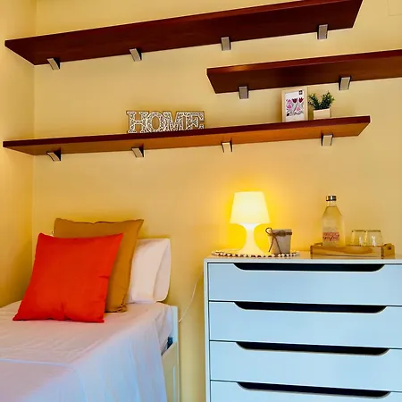 En El Corazon De Con Vista Jardin Homestay Alicante